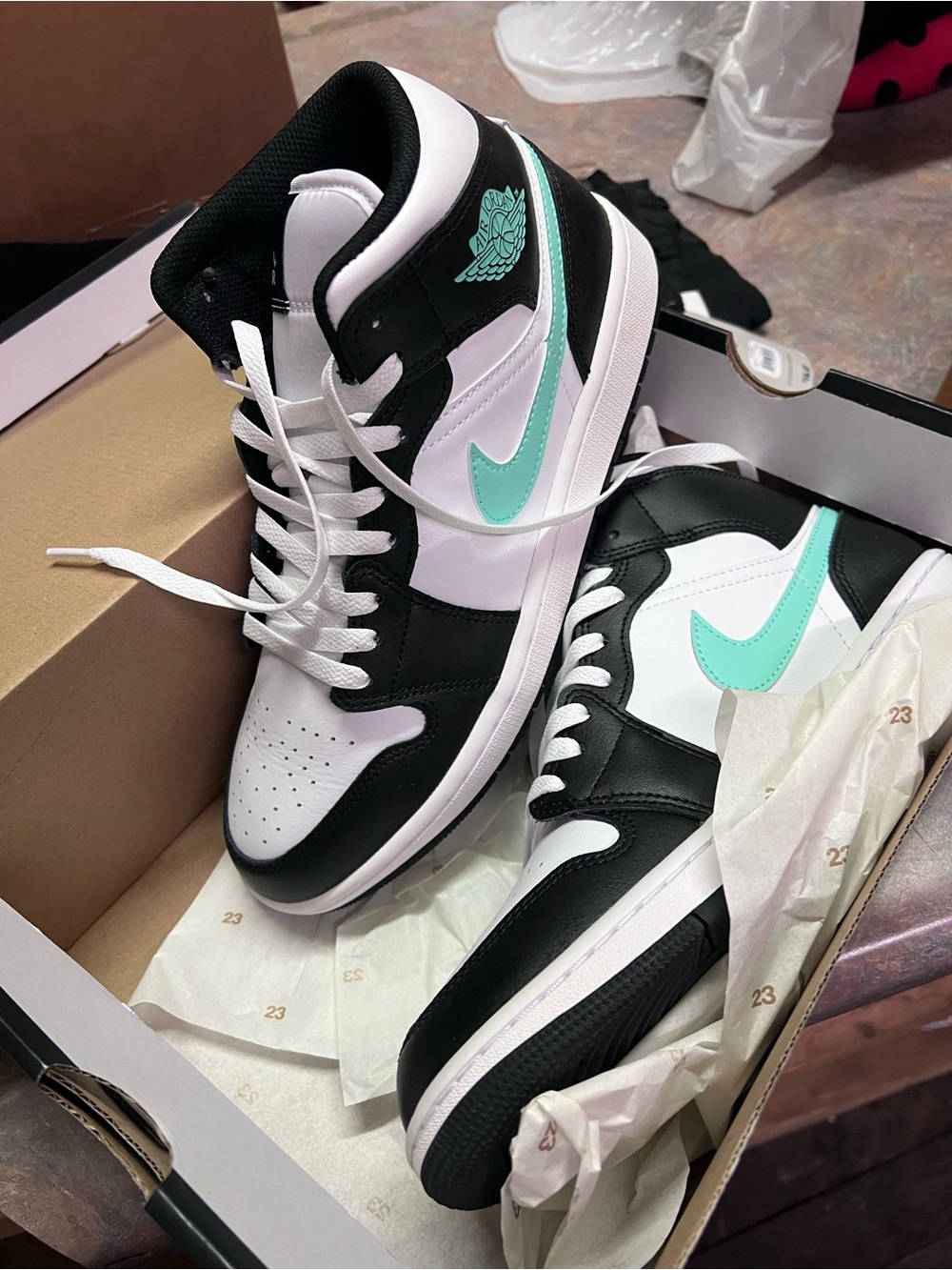 NIB AIR JORDAN - Picture 3 of 4